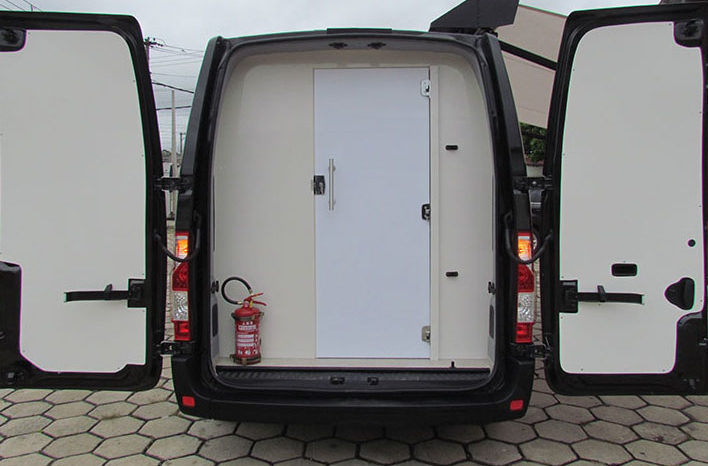 Transformação Renault Master para Furgão de Atendimento Clínico de Saúde full