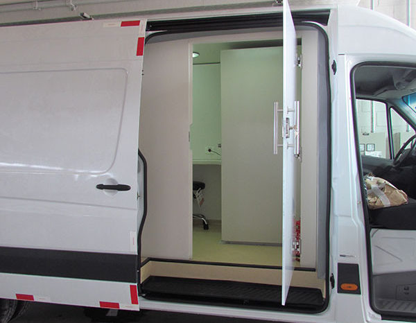 Transformação Mercedes Benz Sprinter para Furgão de Atendimento Clínico full