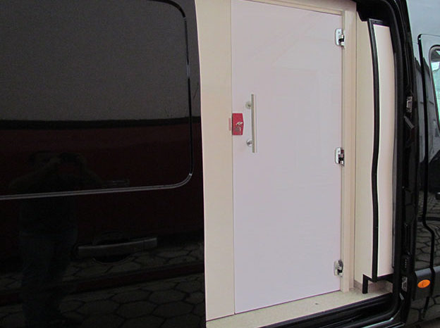 Transformação Renault Master para Furgão de Atendimento Clínico de Saúde full
