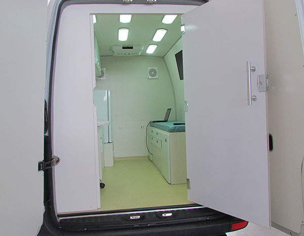 Transformação Mercedes Benz Sprinter para Furgão de Atendimento Clínico full