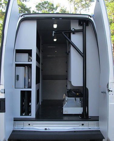 Transformação Ford Transit para Furgão de Borracharia e Manutenção de Frota full