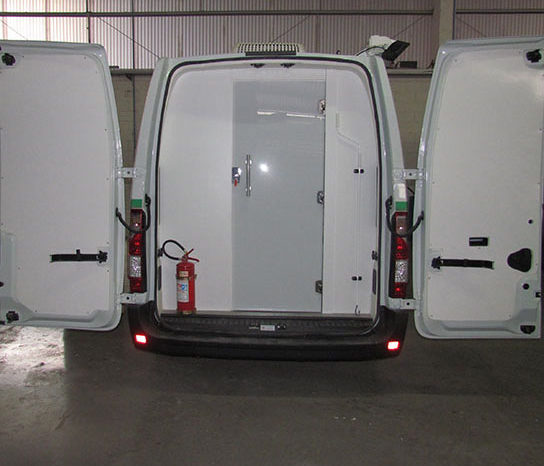 Transformação Renault Master para Furgão de Atendimento Clínico full