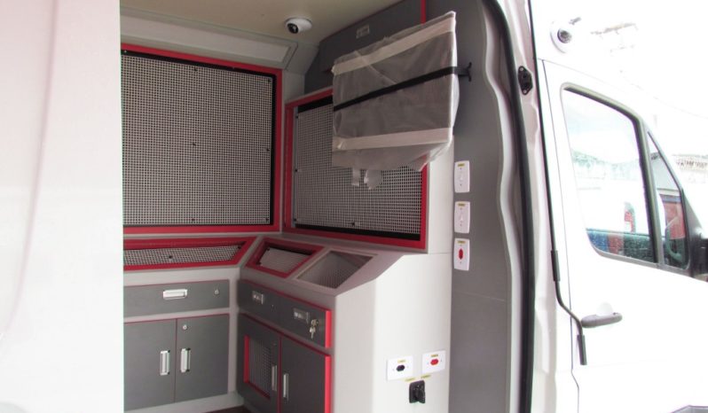 Transformação Mercedes Benz Sprinter para Furgão de Show Room full
