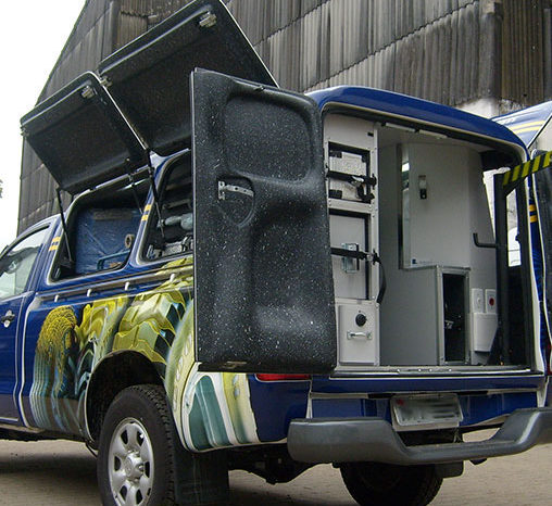 Transformação Toyota Hilux para Furgão de Manutenção de Pneus full