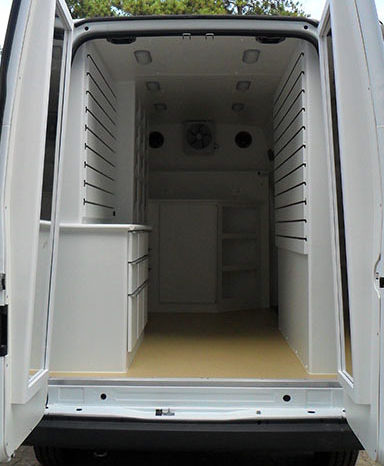 Transformação Ford Transit para Furgão de Loja de Atendimento full