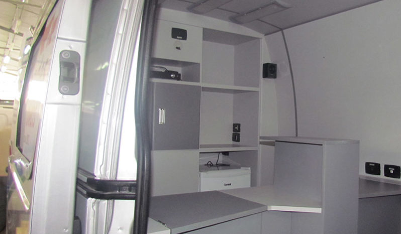 Transformação Renault Master para Furgão Atendimento full