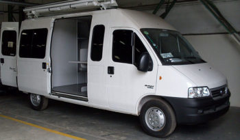 Transformação Fiat Ducato para Furgão de bancada de exposição de produtos full